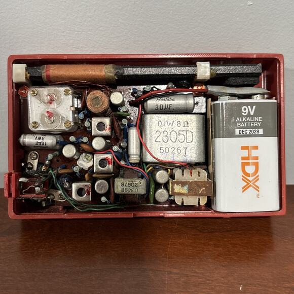 60s Toshiba 6P-15 AM Transistor Radio Red Works - Picture 8 of 9